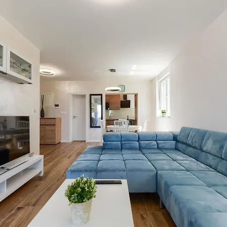 Moderan Kondominij + Terasa Apartment *