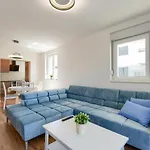 Moderan Kondominij + Terasa Apartman *